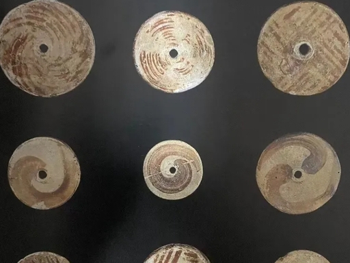 屈家岭文化彩陶纺轮