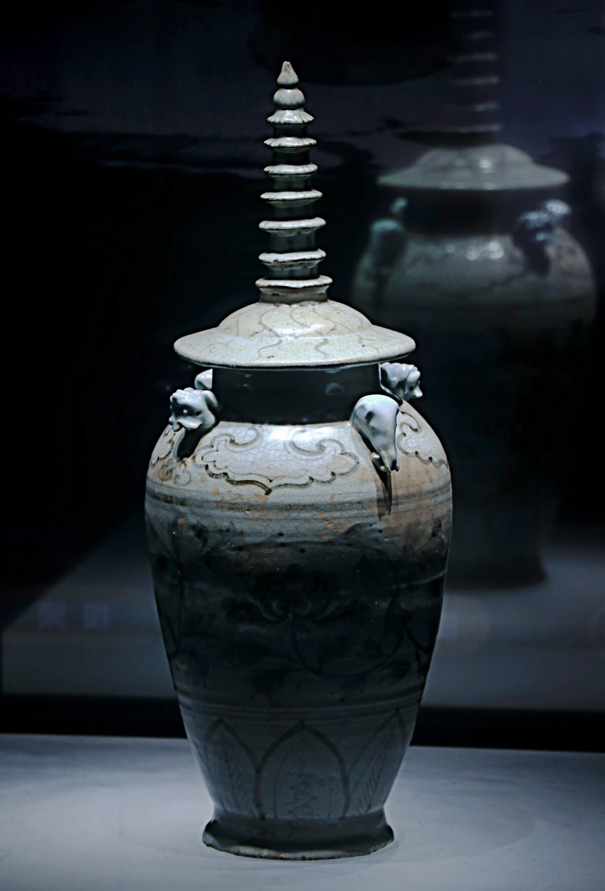 元代牡丹塔盖瓷瓶