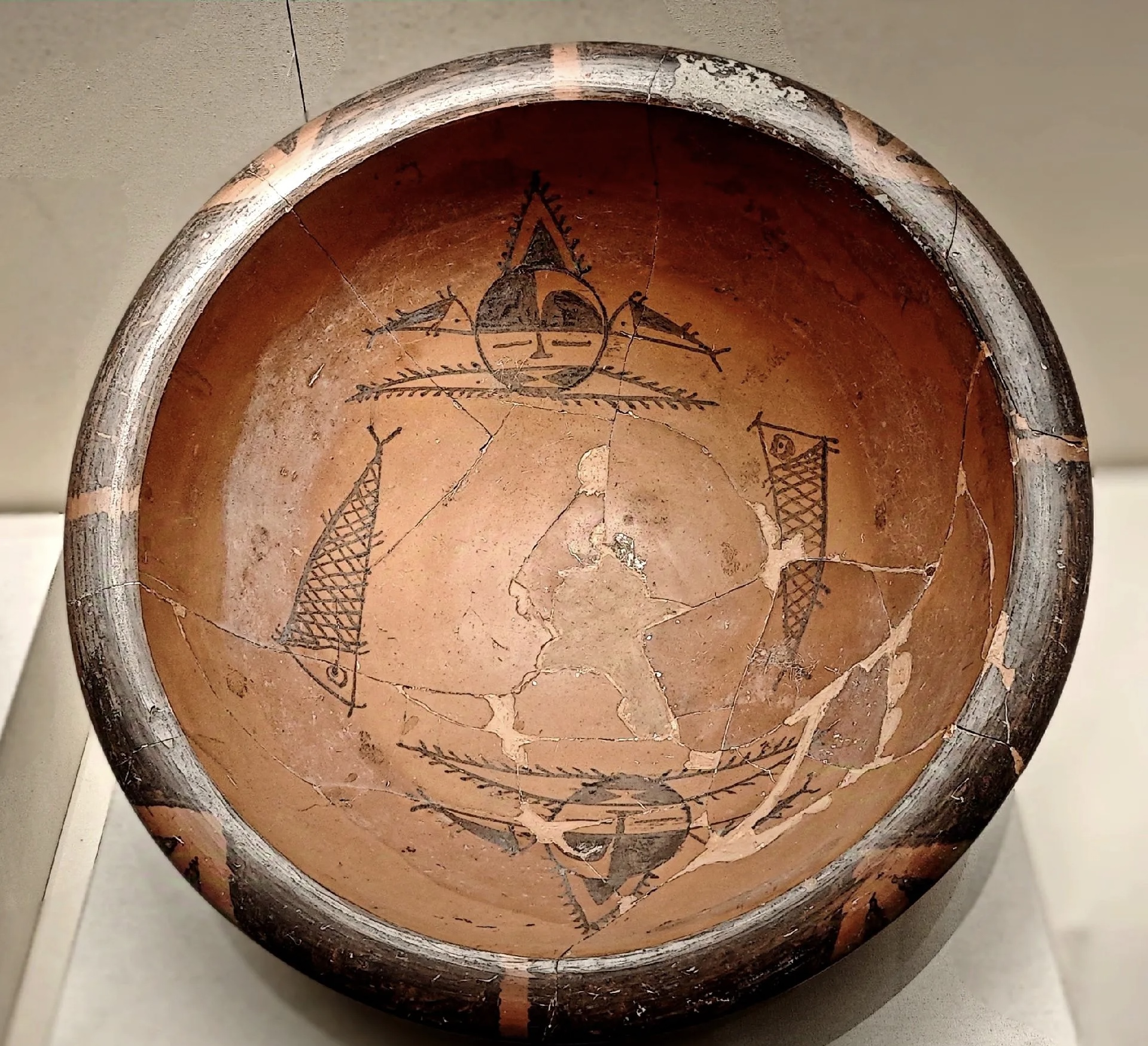 人面鱼纹彩陶盆